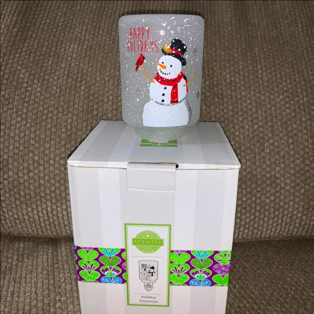 ‼️SOLD‼️Holiday Snowman Plug-in